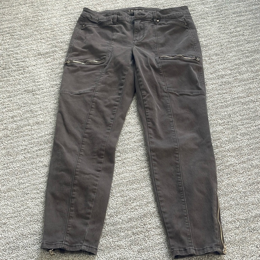 White House Black Market The Skinny Crop with ankle zippers